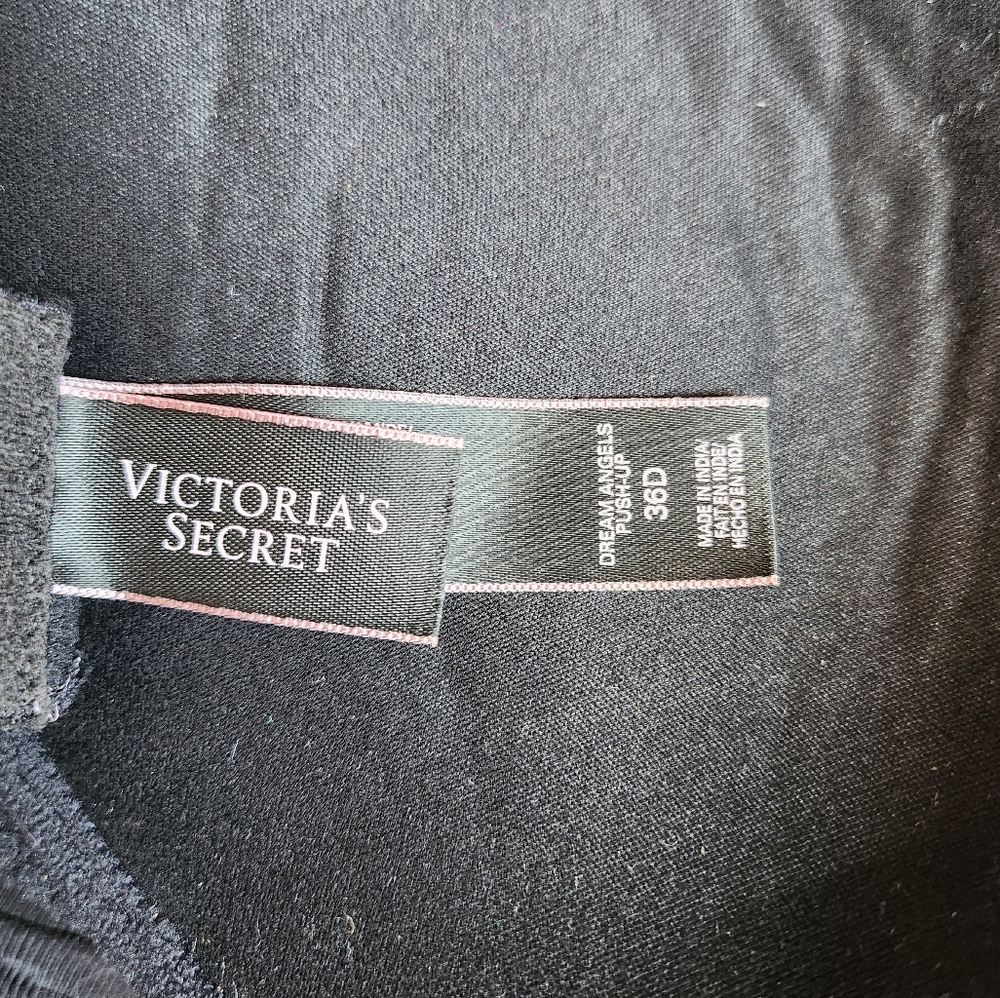 Victoria's Secret - Black w/lace Cross Back Bra - (36D) - Picture 5 of 6